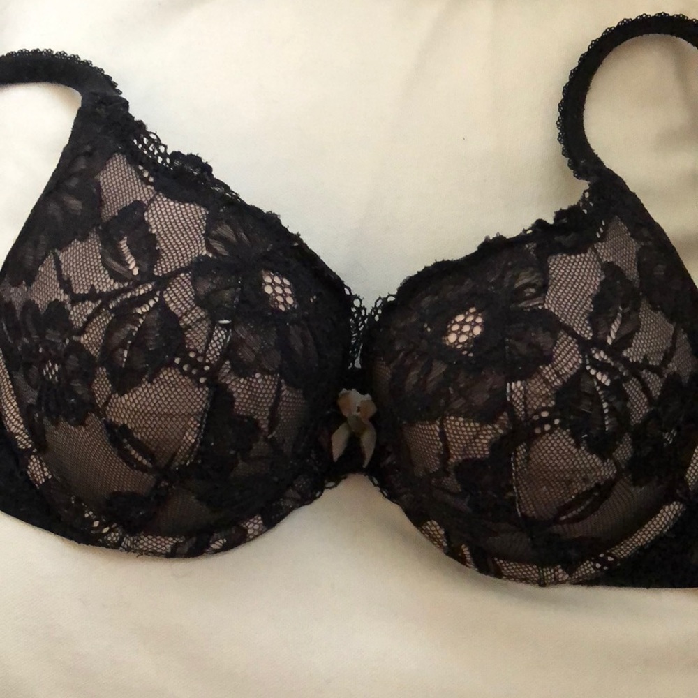 Victoria’s Secret 32D Bra